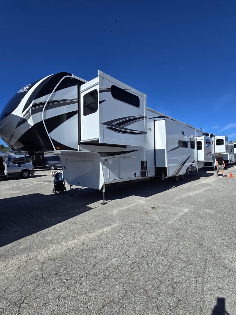 Brand new fifth wheel
